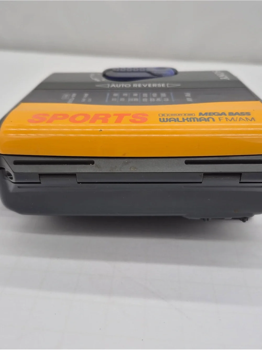 SONY SPORTS WALKMAN WM-FS393 Mega Bass Auto Reverse AM/FM Radio Cassette WORKS
